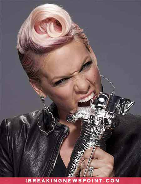 Pink Smokes, Celebrity Smokers, Does Your Favorite Celeb Do Smoke, Female Celebrity Smokers, Male Celebrity Smokers, Smokers, Smokers in Hollywood,